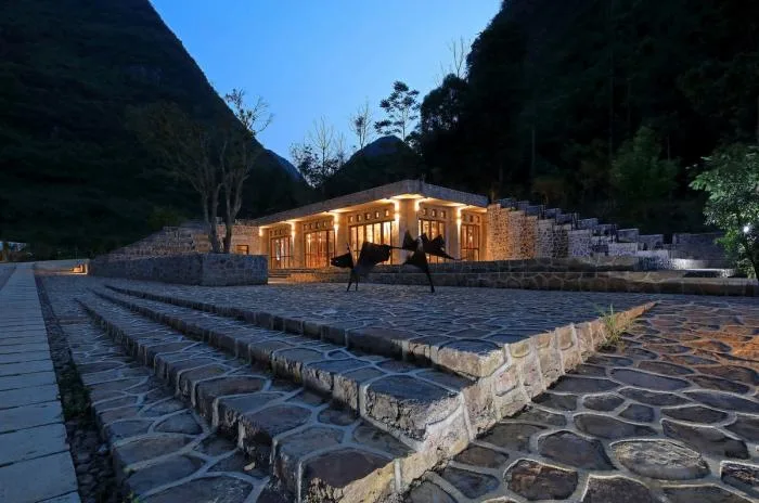 BIM Architecture | Giant Stone Creeping at the Foot of the Mountain: Louna Camping Service Center/Li Xinggang Studio