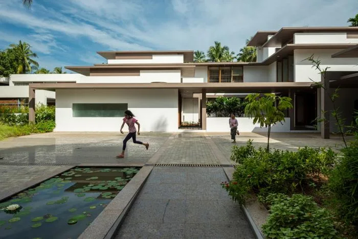BIM Architecture | Geometric Order and Natural Landscape Quietly Blending: A Vacation Home in a Grid