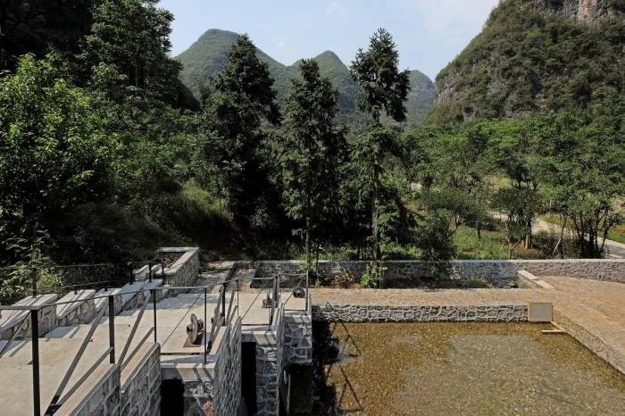 BIM Architecture | Giant Stone Creeping at the Foot of the Mountain: Louna Camping Service Center/Li Xinggang Studio