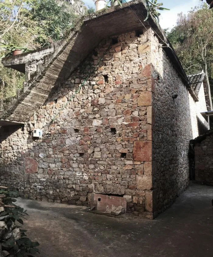 BIM Architecture | Giant Stone Creeping at the Foot of the Mountain: Louna Camping Service Center/Li Xinggang Studio