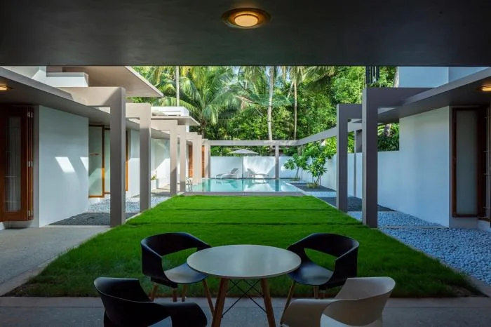 BIM Architecture | Geometric Order and Natural Landscape Quietly Blending: A Vacation Home in a Grid