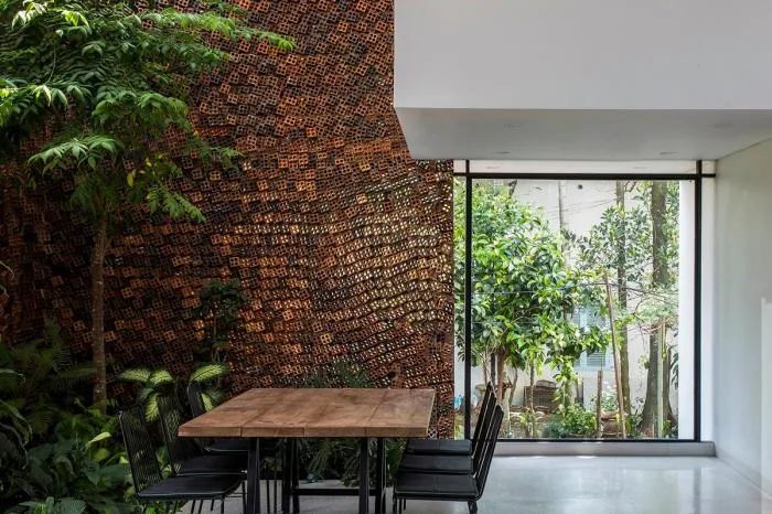 BIM Architecture | Gentle Breeze, Fluttering Light and Shadow: Vietnam's 'Self breathing' Wall House