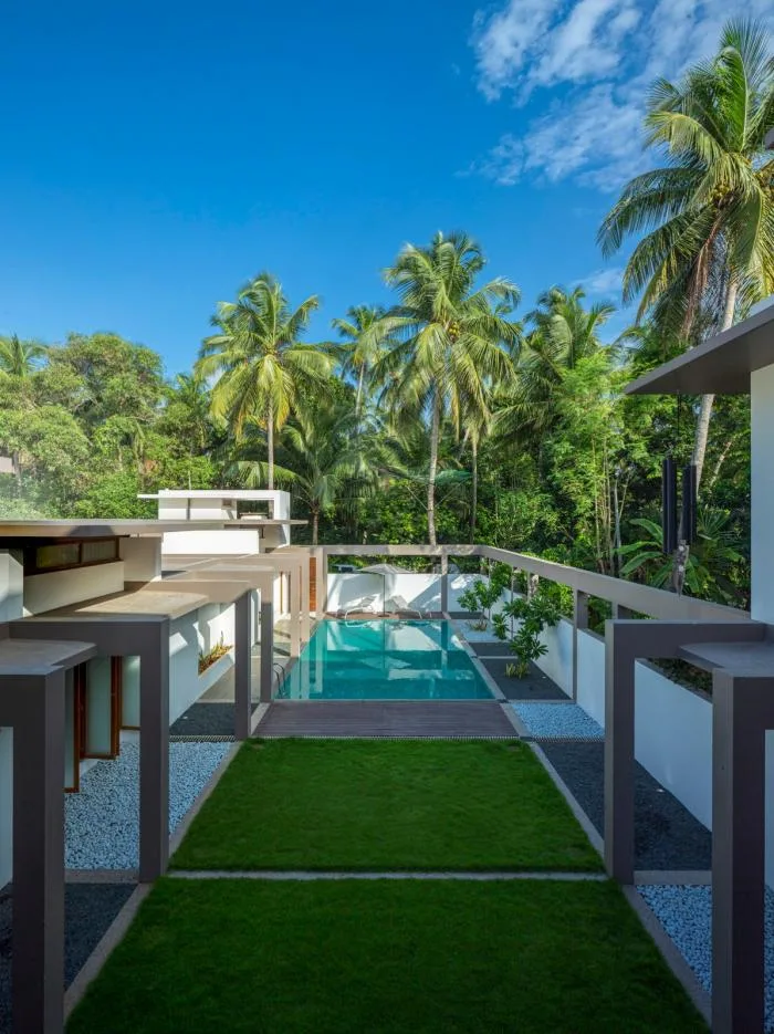 BIM Architecture | Geometric Order and Natural Landscape Quietly Blending: A Vacation Home in a Grid