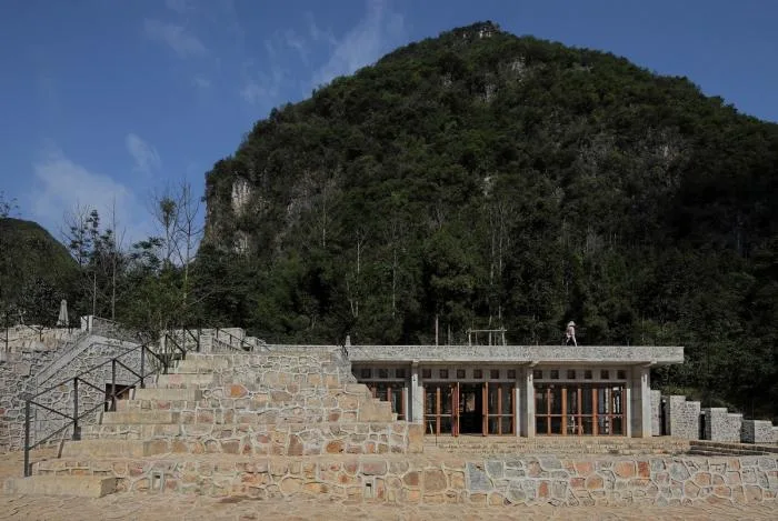 BIM Architecture | Giant Stone Creeping at the Foot of the Mountain: Louna Camping Service Center/Li Xinggang Studio