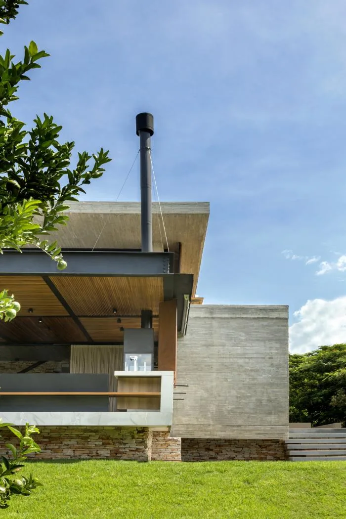 BIM architecture | Creating hierarchical and horizontally nested spaces: Brazilian "movie" residences