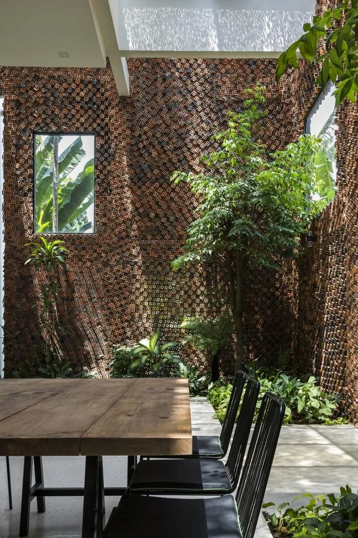 BIM Architecture | Gentle Breeze, Fluttering Light and Shadow: Vietnam's 'Self breathing' Wall House