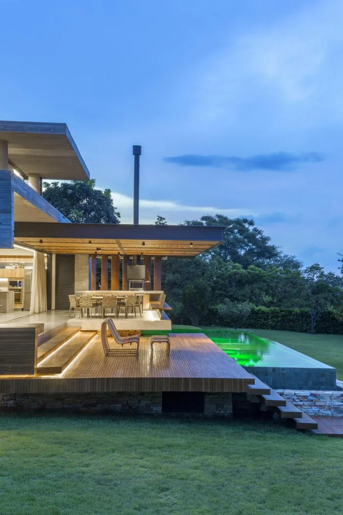 BIM architecture | Creating hierarchical and horizontally nested spaces: Brazilian "movie" residences