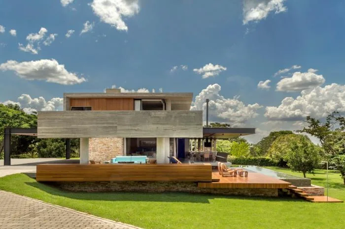 BIM architecture | Creating hierarchical and horizontally nested spaces: Brazilian "movie" residences