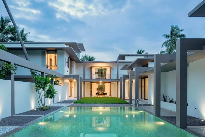 BIM Architecture | Geometric Order and Natural Landscape Quietly Blending: A Vacation Home in a Grid