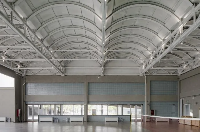 Multi-functional activity space steel structure roof © Peter Dixie (UK)/Luotang Architectural Photography