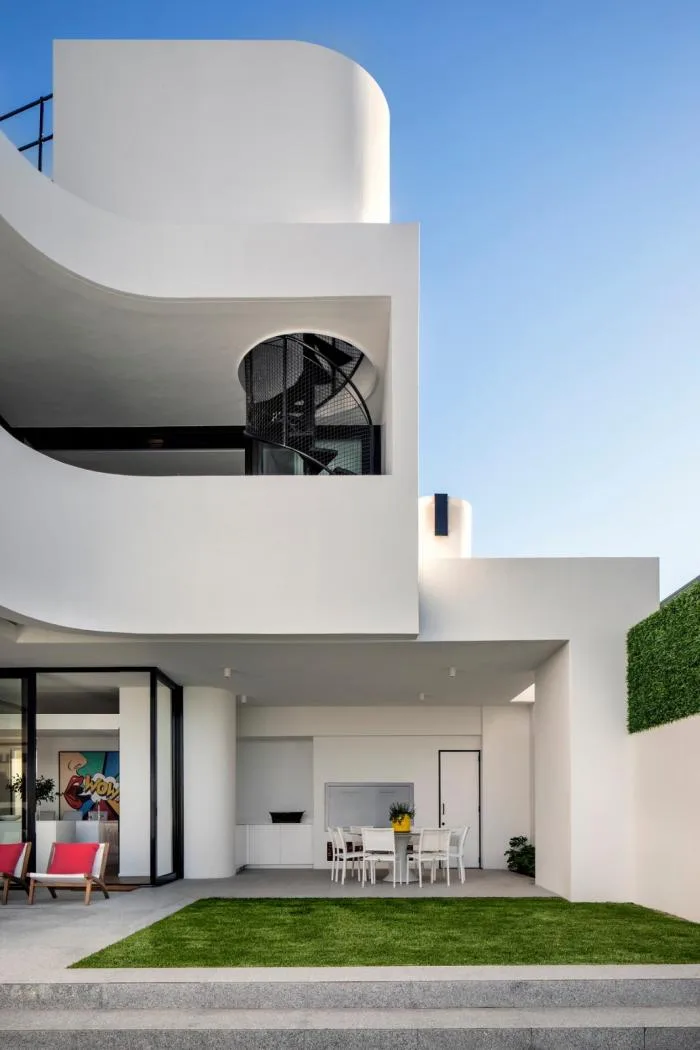 BIM Architecture | Futuristic Sculpture: 216 Seaview Street, South Africa