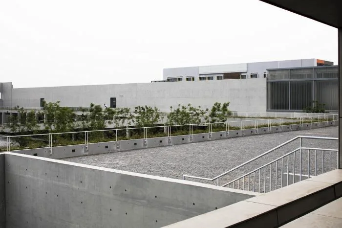 Continuous trail view towards the inner courtyard © Peter Dixie (UK)/Luotang Architectural Photography