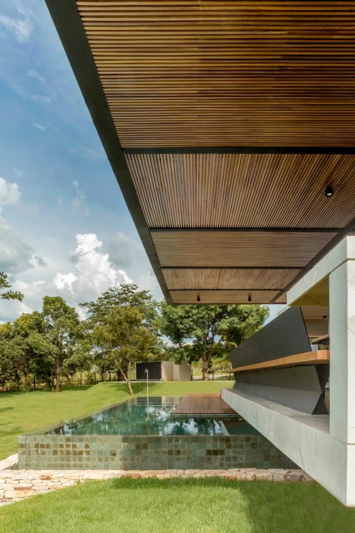 BIM architecture | Creating hierarchical and horizontally nested spaces: Brazilian "movie" residences
