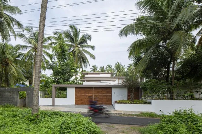 BIM Architecture | Geometric Order and Natural Landscape Quietly Blending: A Vacation Home in a Grid