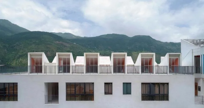 BIM Architecture | Expression of Terrain Relationships: Wushe Town Central Kindergarten/Dongyi Architecture
