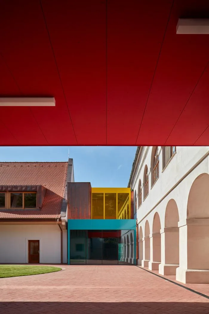 BIM Architecture | Children's Castle in Fairy Tale Books: Vřesovice Elementary School Expansion