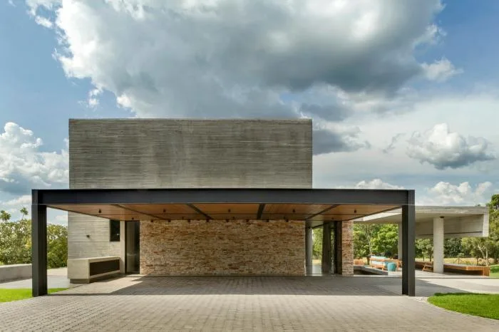 BIM architecture | Creating hierarchical and horizontally nested spaces: Brazilian "movie" residences