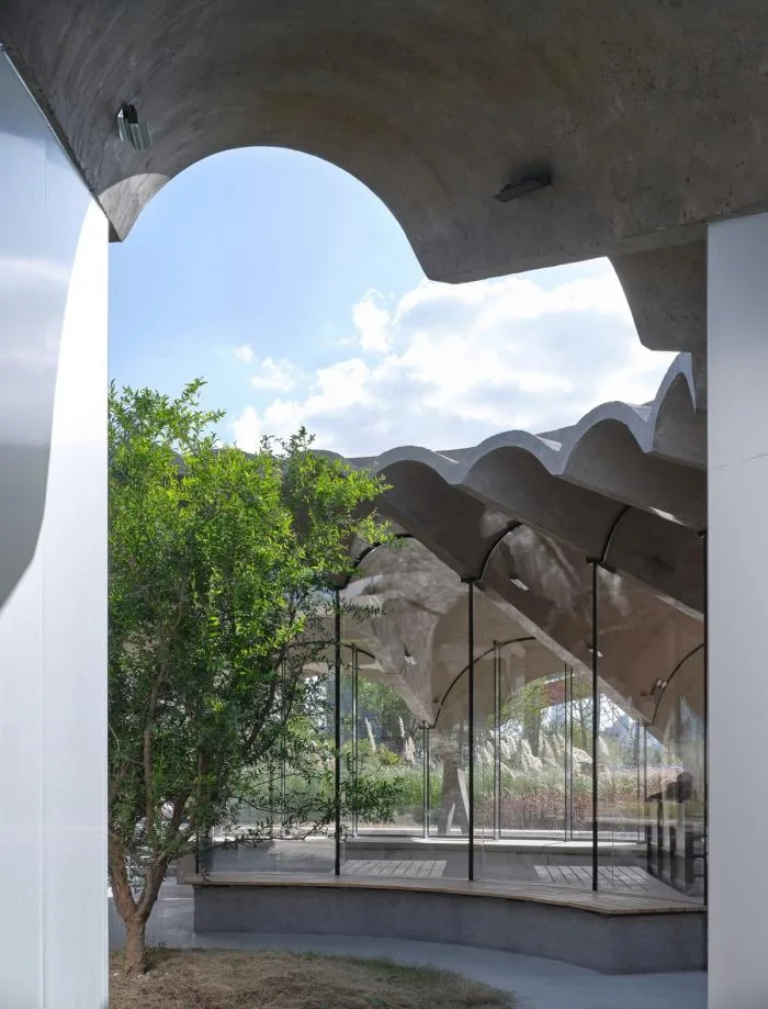 BIM architecture | Form gathering but spirit dispersing, clean water pool coffee shop/Tongji original design studio