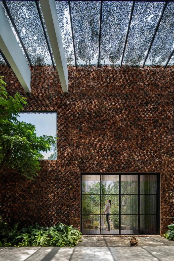 BIM Architecture | Gentle Breeze, Fluttering Light and Shadow: Vietnam's 'Self breathing' Wall House