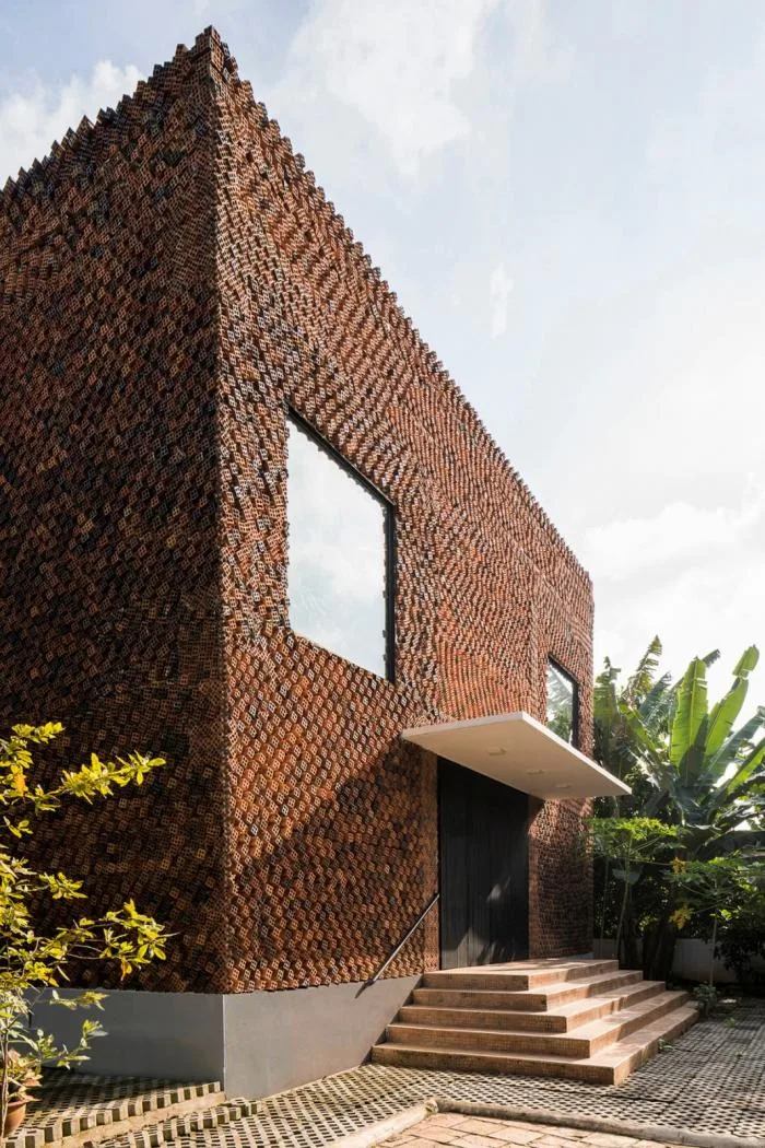 BIM Architecture | Gentle Breeze, Fluttering Light and Shadow: Vietnam's 'Self breathing' Wall House
