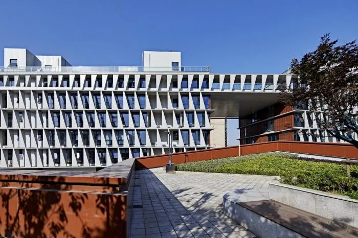 BIM architecture | Freely interpreted enclosed courtyard: Nanjing Pukou Cultural Center/BAU Architecture and Urban Design Firm