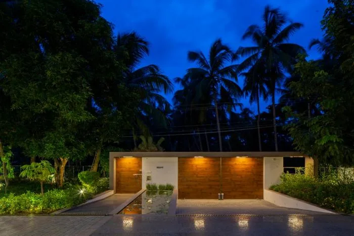 BIM Architecture | Geometric Order and Natural Landscape Quietly Blending: A Vacation Home in a Grid