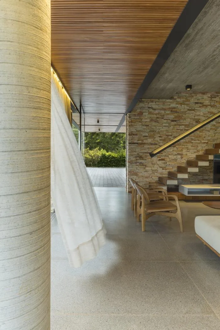BIM architecture | Creating hierarchical and horizontally nested spaces: Brazilian "movie" residences