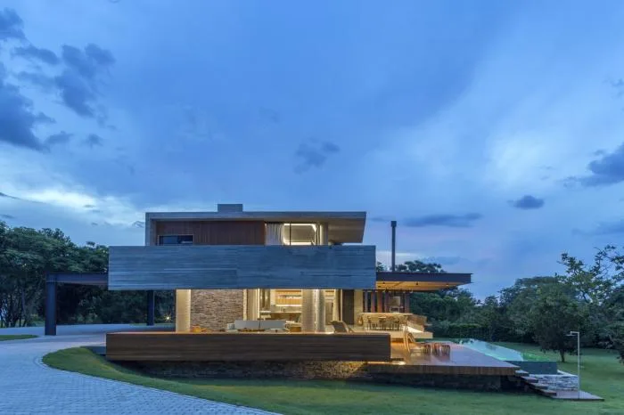 BIM architecture | Creating hierarchical and horizontally nested spaces: Brazilian "movie" residences