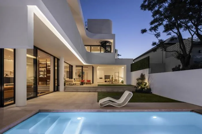 BIM Architecture | Futuristic Sculpture: 216 Seaview Street, South Africa