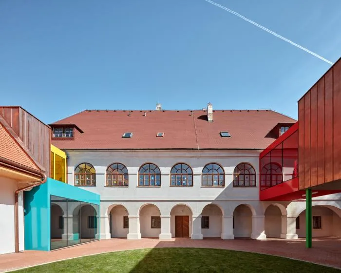 BIM Architecture | Children's Castle in Fairy Tale Books: Vřesovice Elementary School Expansion