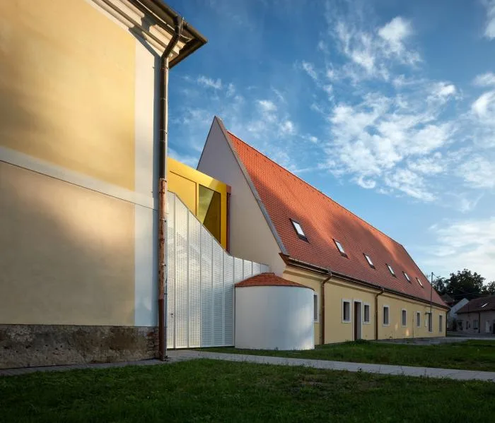 BIM Architecture | Children's Castle in Fairy Tale Books: Vřesovice Elementary School Expansion