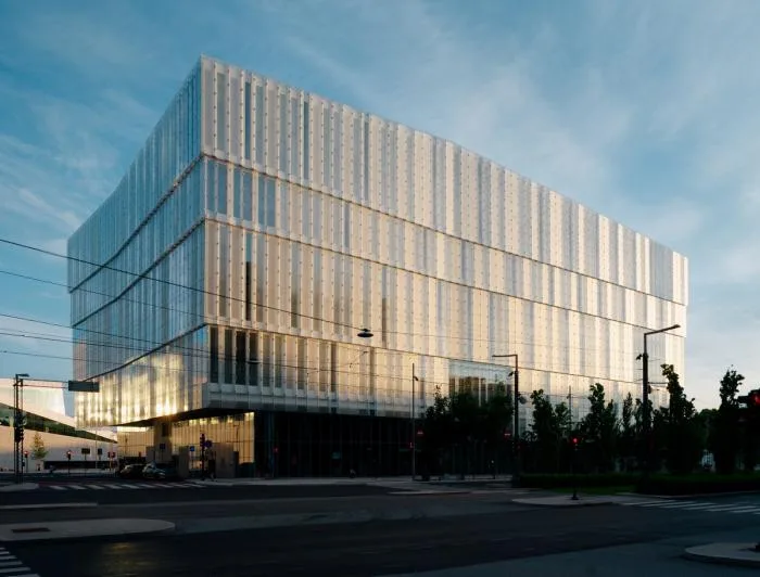 BIM architecture | Enjoying sunbathing under foggy curtain walls: Norwegian Library "Deichman"