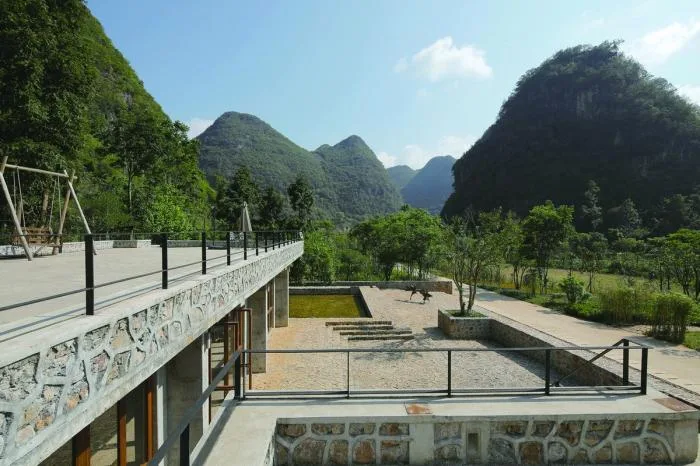 BIM Architecture | Giant Stone Creeping at the Foot of the Mountain: Louna Camping Service Center/Li Xinggang Studio