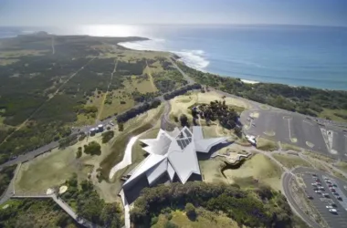 BIM Architecture: Abstract Deconstruction of the 'Long Ridge' at Australia's Penguin Homecoming Visitor Center-BIM WORLD