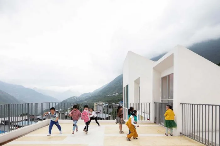 BIM Architecture | Expression of Terrain Relationships: Wushe Town Central Kindergarten/Dongyi Architecture
