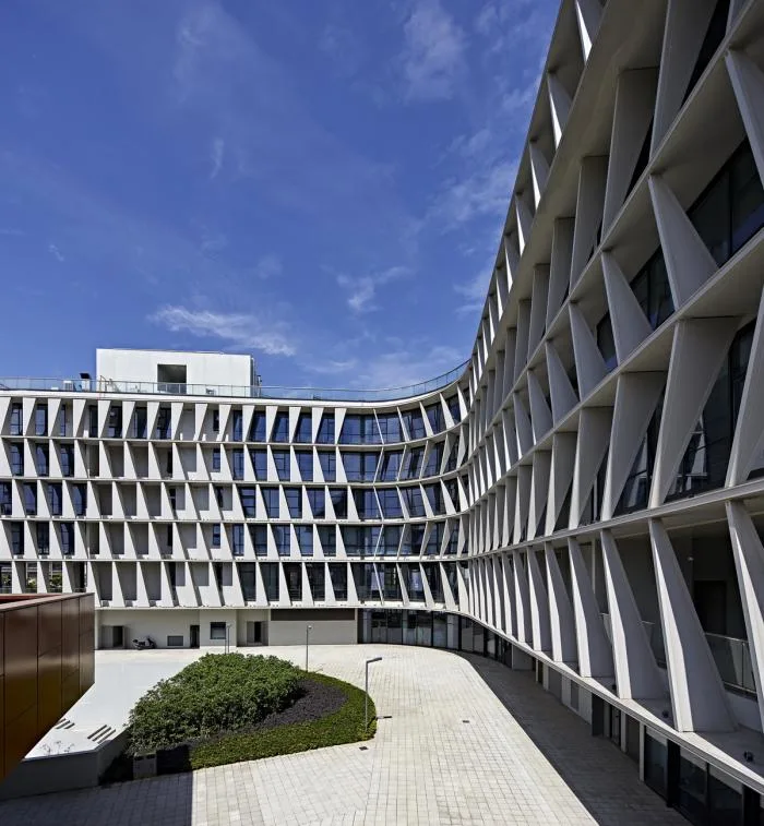 BIM architecture | Freely interpreted enclosed courtyard: Nanjing Pukou Cultural Center/BAU Architecture and Urban Design Firm