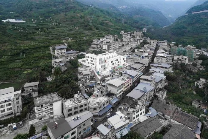BIM Architecture | Expression of Terrain Relationships: Wushe Town Central Kindergarten/Dongyi Architecture