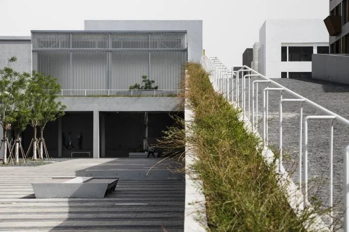 Continuous trail looking towards multifunctional activity space © Peter Dixie (UK)/Luotang Architectural Photography