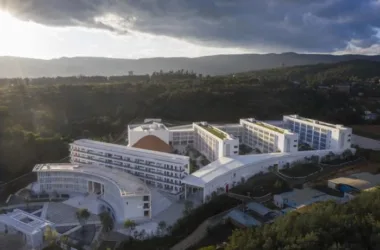 BIM Architecture: Designing a Stereoscopic Courtyard at Yunnan Normal University Experimental High School by Tsinghua University Architectural Design Institute and School of Architecture-BIM WORLD