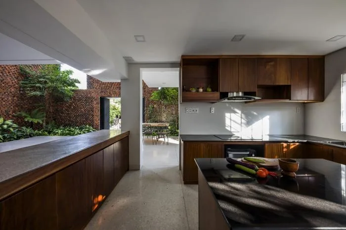 BIM Architecture | Gentle Breeze, Fluttering Light and Shadow: Vietnam's 'Self breathing' Wall House