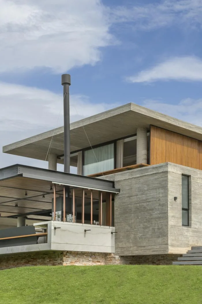 BIM architecture | Creating hierarchical and horizontally nested spaces: Brazilian "movie" residences