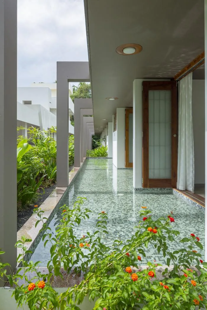 BIM Architecture | Geometric Order and Natural Landscape Quietly Blending: A Vacation Home in a Grid