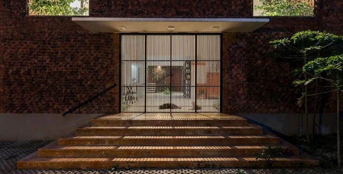 BIM Architecture | Gentle Breeze, Fluttering Light and Shadow: Vietnam's 'Self breathing' Wall House