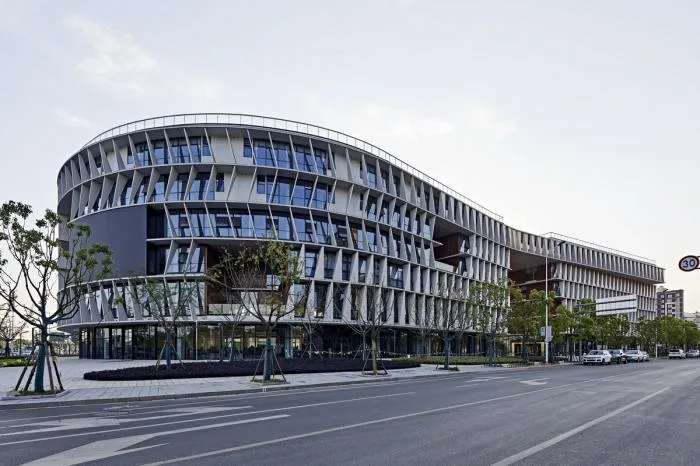 BIM architecture | Freely interpreted enclosed courtyard: Nanjing Pukou Cultural Center/BAU Architecture and Urban Design Firm
