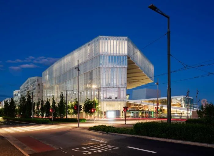 BIM architecture | Enjoying sunbathing under foggy curtain walls: Norwegian Library "Deichman"