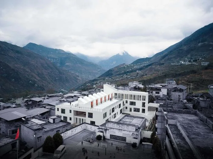 BIM Architecture | Expression of Terrain Relationships: Wushe Town Central Kindergarten/Dongyi Architecture