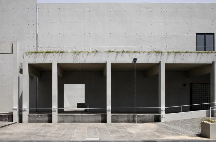 Corridor space under light and shadow © Peter Dixie (UK)/Luotang Architectural Photography