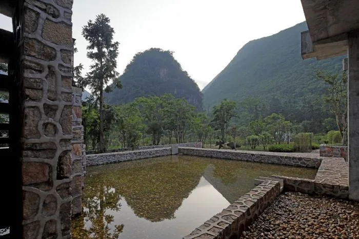 BIM Architecture | Giant Stone Creeping at the Foot of the Mountain: Louna Camping Service Center/Li Xinggang Studio