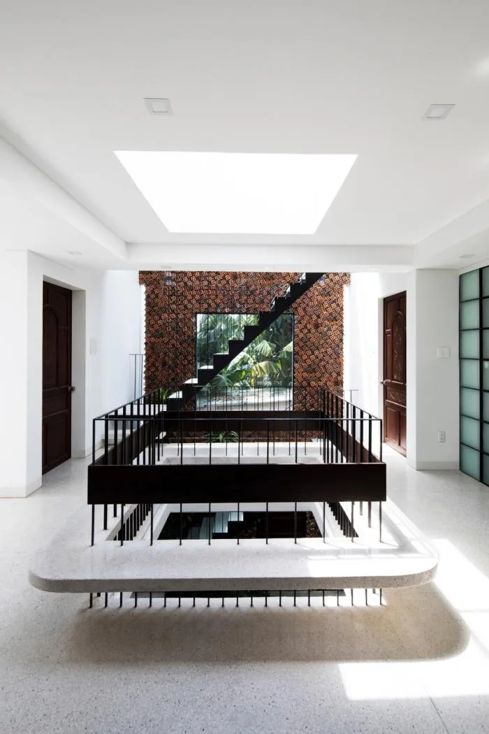 BIM Architecture | Gentle Breeze, Fluttering Light and Shadow: Vietnam's 'Self breathing' Wall House