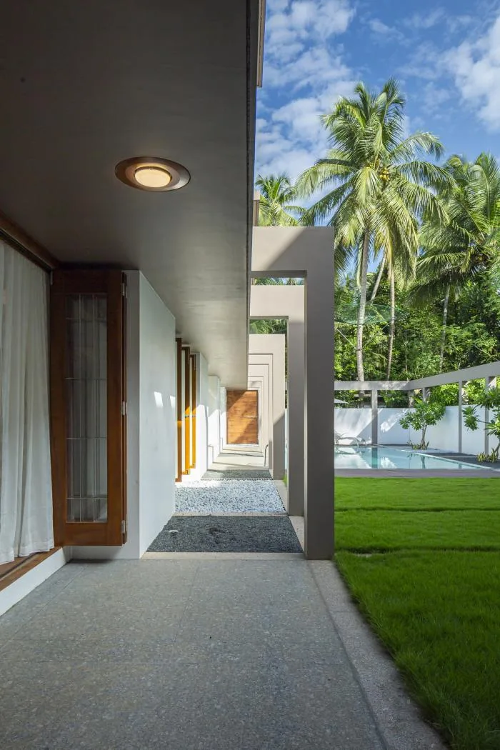 BIM Architecture | Geometric Order and Natural Landscape Quietly Blending: A Vacation Home in a Grid